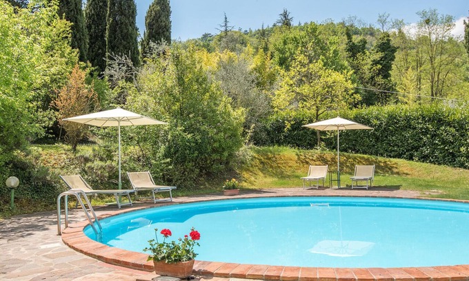 Radicondoli Apartment | LA CAPANNA apartment -in holiday house with pool and private gardens