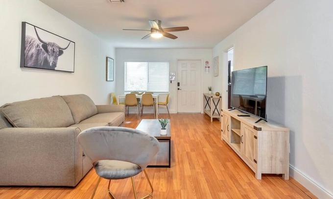 Edgewood House | LA CASA B - Close to Airport / Cruise port / Beaches