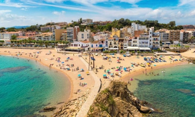Lloret de Mar Villa | LA CASA BLUEš
, enjoying Mediterranean lifestyle all year!