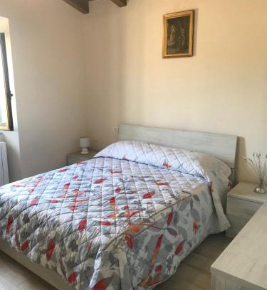 Villafranca in Lunigiana Apartment | La casa dei quadri