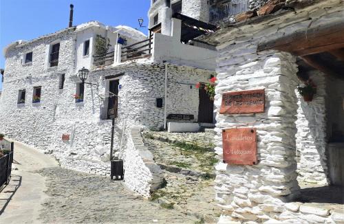 Trevelez House | La Casa de la Bombilla Verde