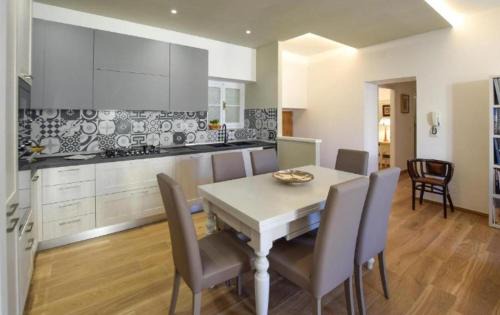 Porciano Apartment | La casa del pittore Squillantini suite