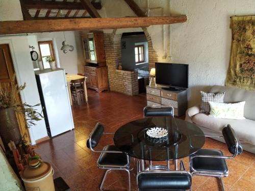 Mombaroccio House | La casa delle Lune
