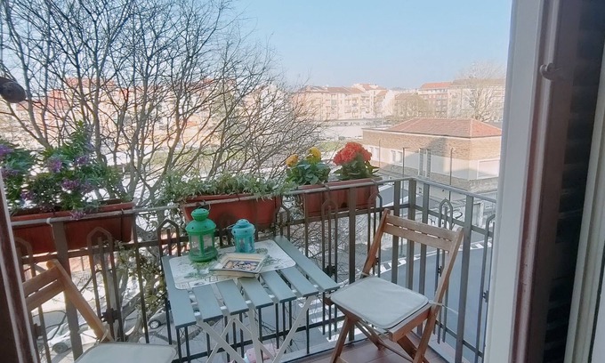 Borgo Dora Apartment | La Casa di Frida - A due Passi dal Gran Balon e dal Centro di Torino