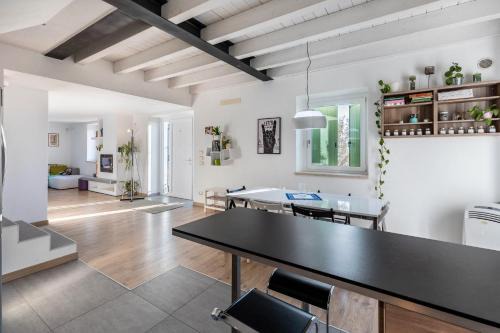 Nord-Est House | La Casa In Collina Con Vista
