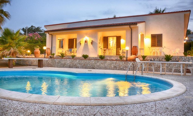 Augusta House | La Casa in Riva al Mare