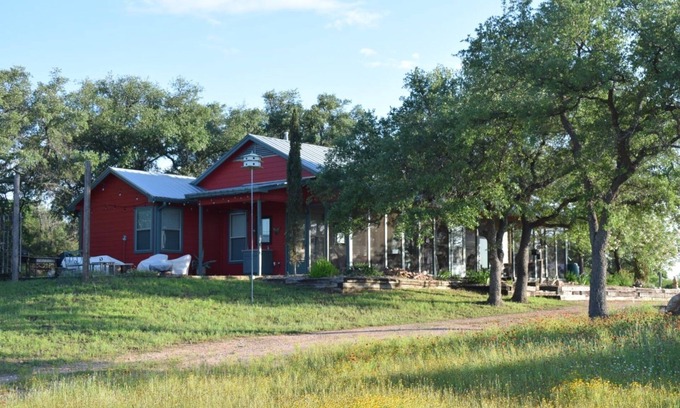 Llano House | La Casa Roja on the Llano River