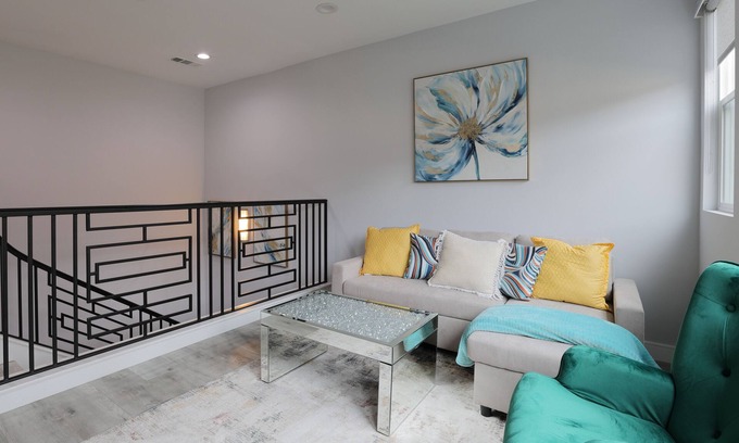 South el Monte Apartment | La Casa Simpatico