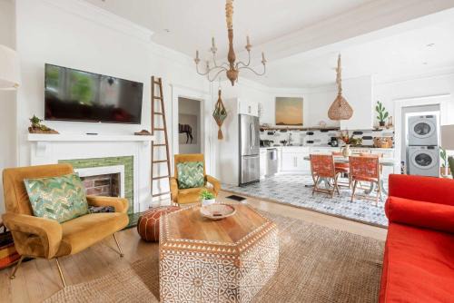 East Side House | La Casa
