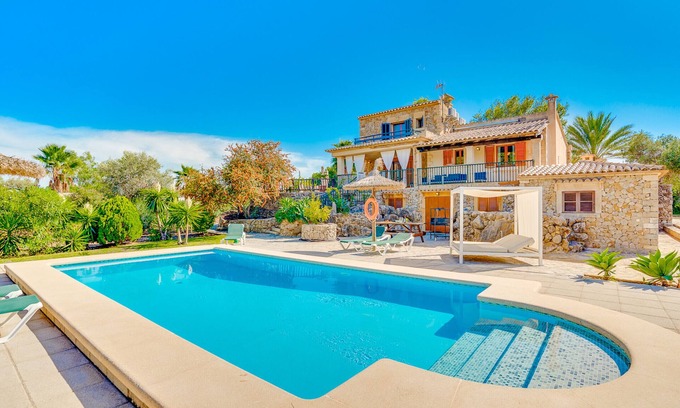 Puerto de Pollensa Villa | La Caseta Finca for 6 with pool in Puerto Pollensa