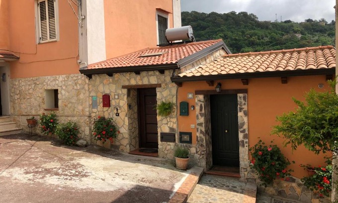 Lamezia Terme Apartment | La Casetta di Elena
