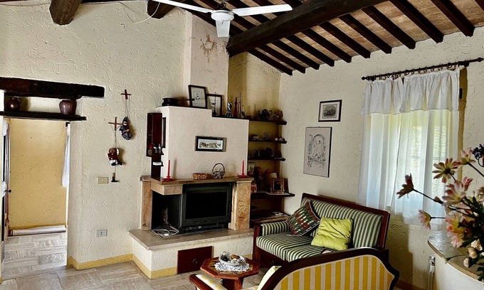 Bivio Lugnano House | La Casina. Single dwelling surrounded by nature.