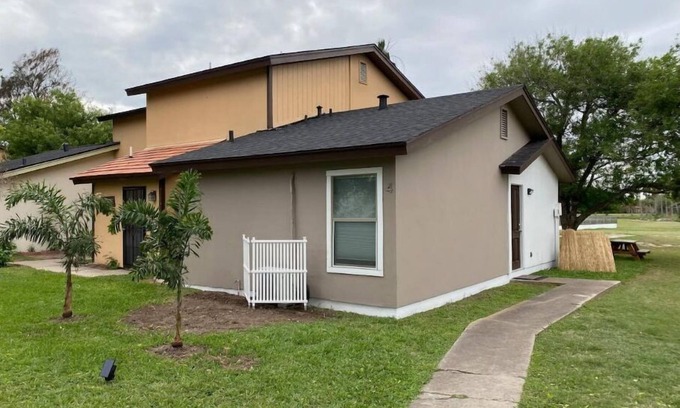 Brownsville House | La Casita 1