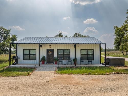Fredericksburg House | La Casita: Hot-tub & Firepit, 15 min to Fred!
