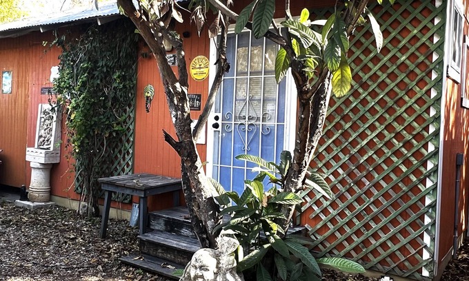 Holly House | LA CASITA ON EAST 7TH STREET