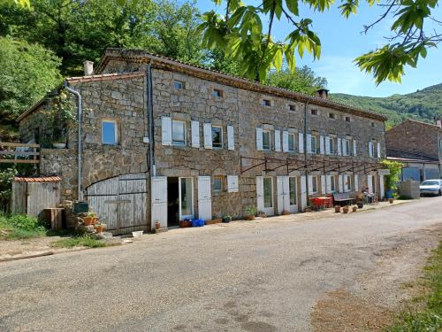 Saint-Etienne-de-Serre Bed & Breakfast | La CELINA