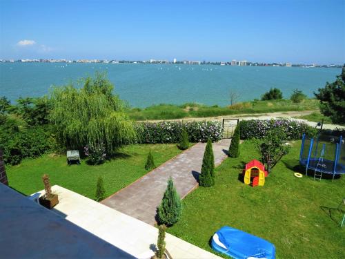 Constanta House | La Cer