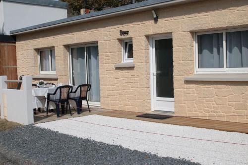 Jullouville House | La Chaloupe gites de mer