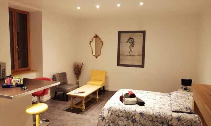 Tournus Apartment | La chambre de Zé