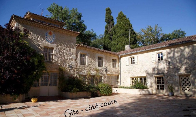 Crastes Bed & Breakfast | La chambre la Tricherie