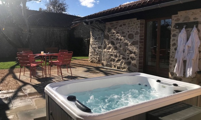 Maisonnais-sur-Tardoire Cottage | La Charnière Chadalais- Luxury 4* Gite for Two