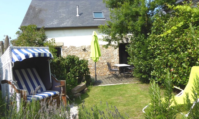Pirou Cottage | La Charronnerie-Pirou (W-coast) Quiet gîte 3* for 2 p. Sanding beach 3km.