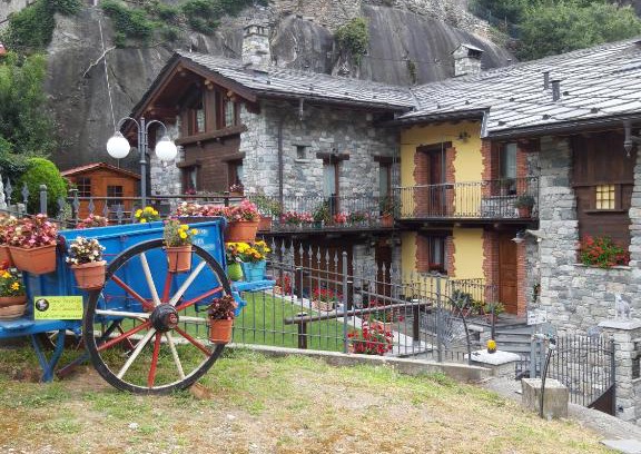 Donnas House | La Coccinella