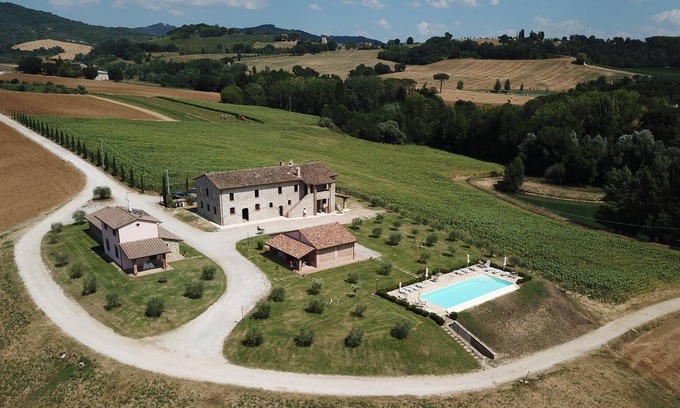 Montelovesco Apartment | La Collina del Sole - Apartment for 4 Guests in Umbrian Countryside