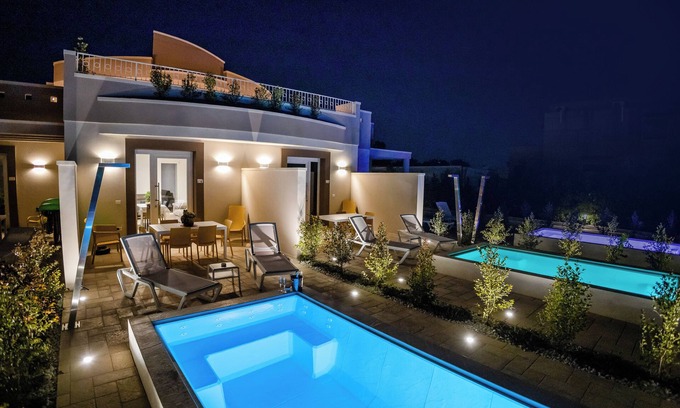 Tuglie House | La Collina di Montegrappa - Suites with Heated Private Pool - Suites with Shared Pool