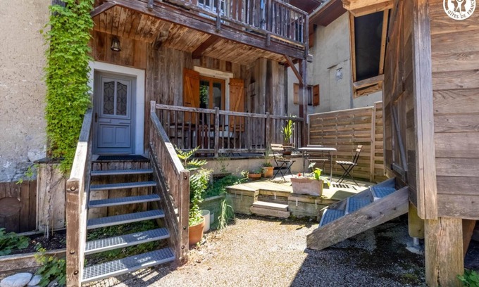 Le Chatelard House | LA COMPAGNIE DU BOURG - GRENETTE