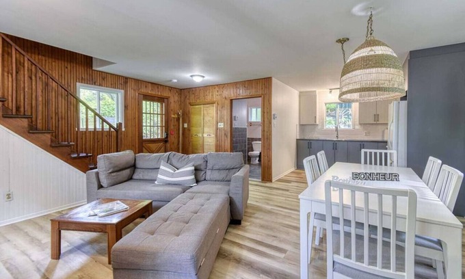 Saint-Faustin-Lac-Carre Ski Chalet | La Coquette du Village – Renovated Retreat | 2BR Lake & Ski Escape