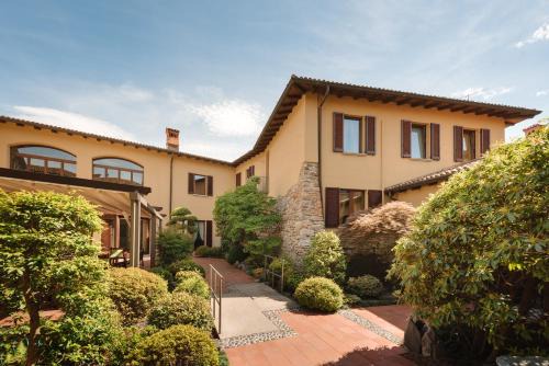 Lurago d'Erba Hotel | La Corte di Lurago