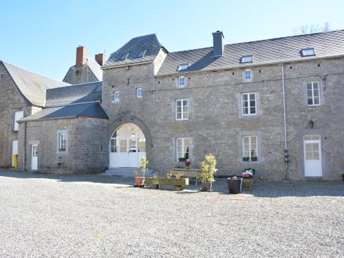Ouffet House | La cour de Himbe Renovated 4-bedroom farmhouse in the heart of Ardennes