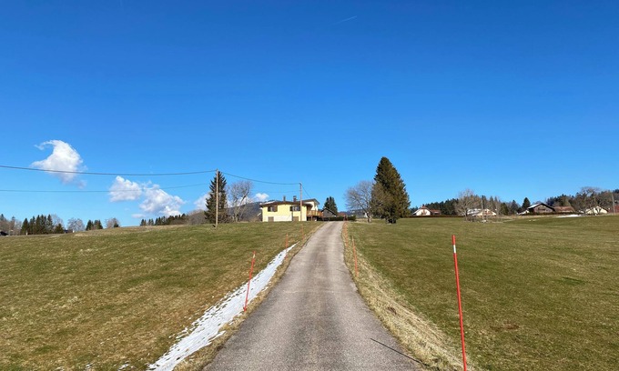 La Cure Apartment | La Cure RDC in quiet house T2 48m2 in the middle of fields 3 km Rousses