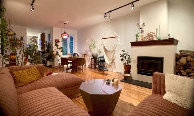 Mile-Ex Apartment | La Cuspido: Dreamhouse in Mile-Ex