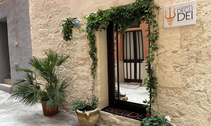 Isola del Borgo Antico Bed & Breakfast | La Dimora Degli Dei
