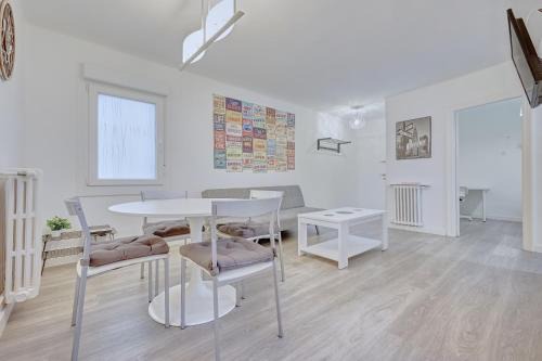 Milagrosa Apartment | La esquina de Blas by Clabao