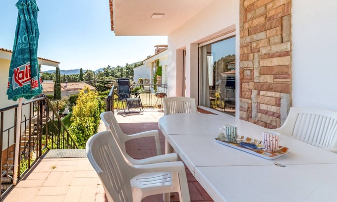 Llanca Apartment | La Farella 58 - Apartment close to the beach