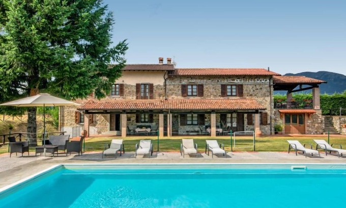 Colle Aprico House | La Fenice - 08 pax by Interhome