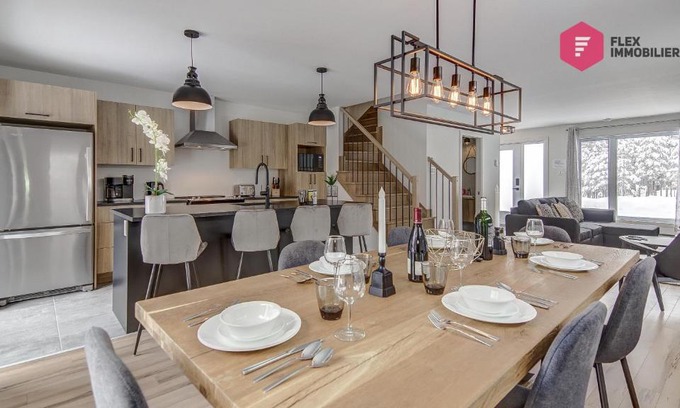 Pont-Rouge Ski Chalet | La Fleur Urbaine de Portneuf : 2.5 bathrooms, Hot tub, Sauna and Pool