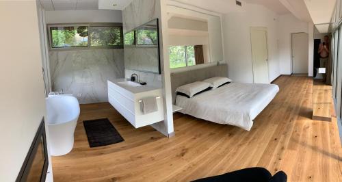 Furlo Bed & Breakfast | La Forestale Luxury Ecolodge - La Suite Royale