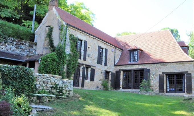 Les Eyzies Villa | La Source de Piot, luxury villa without a view and in an oasis of peace.