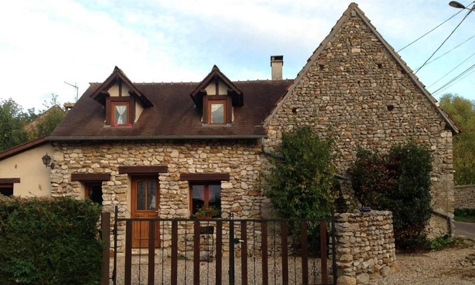 Saint-Etienne-sous-Bailleul House | La maisonnette-House-Traditional-Ensuite with Bath-Garden view