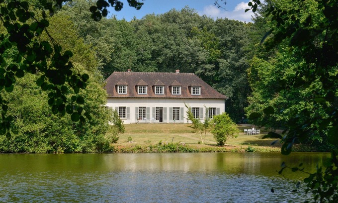 Mery-es-Bois House | La Genêtière - Grande maison avec étang en Sologne