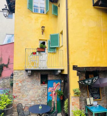 Monforte d'Alba House | LA GIALLA di Via Silvano 12