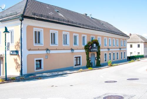 Niederneukirchen House | La Gondola