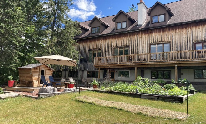 Wakefield Bed & Breakfast | La Grange Country Inn