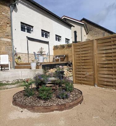 Neuilly-l'Eveque Apartment | La grange gite 2 chambres, 4 couchages