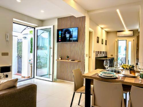 Marina di Carrara Apartment | - La Grotta del Mare- Beach and Apuan Alps-
