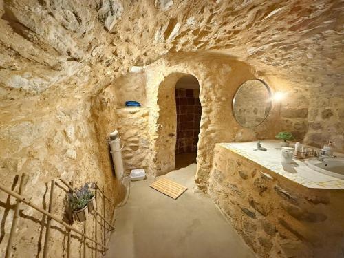 Sisteron Apartment | La Grotte Provençale à Sisteron